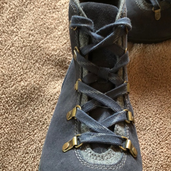 Clark’s ladies 11w navy hiking work boot - Picture 3 of 6